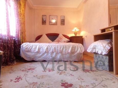 4-BR apartment with 3 bedrooms, Kyiv - apartment by the day