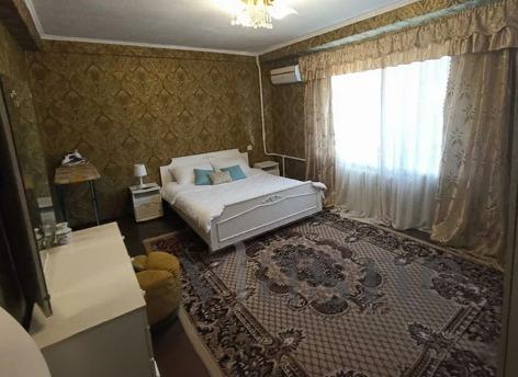 4-BR apartment with 3 bedrooms, Kyiv - apartment by the day
