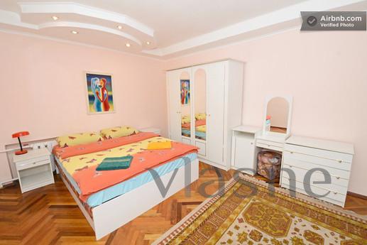 Apartment in 10 min. from the center. Next to a circus, a de
