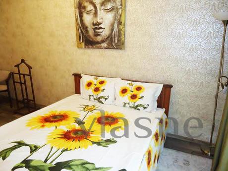 The apartment is on the street corner Ekateriniskoy Deribaso
