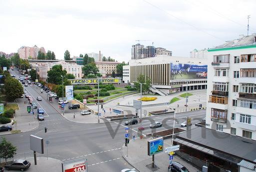 1-комн.м. Дворец 'Украина', Киев - квартира посуточно