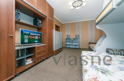 For daily rent 2 rooms m. Poznyaki, 5 pl, Kyiv - apartment by the day