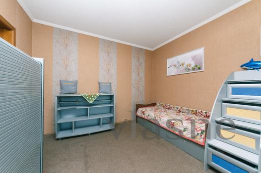 For daily rent 2 rooms m. Poznyaki, 5 pl, Kyiv - apartment by the day