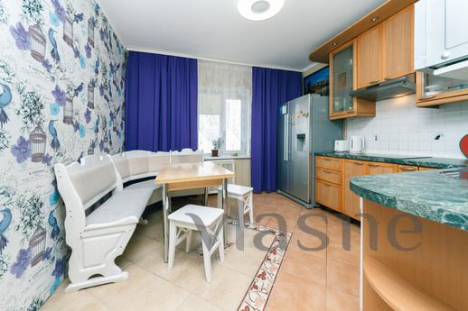 For daily rent 2 rooms m. Poznyaki, 5 pl, Kyiv - apartment by the day