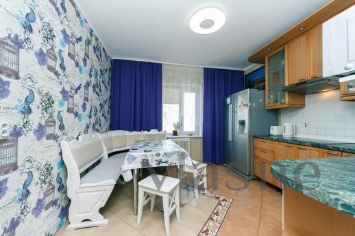 For daily rent 2 rooms m. Poznyaki, 5 pl, Kyiv - apartment by the day