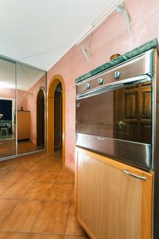For daily rent 2 rooms m. Poznyaki, 5 pl, Kyiv - apartment by the day