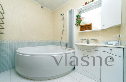 For daily rent 2 rooms m. Poznyaki, 5 pl, Kyiv - apartment by the day