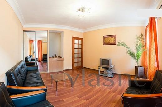 2k Gorky 25, Kyiv - apartment by the day