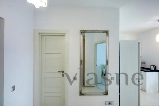 Premium apartments on Poznyaki., Kyiv - apartment by the day