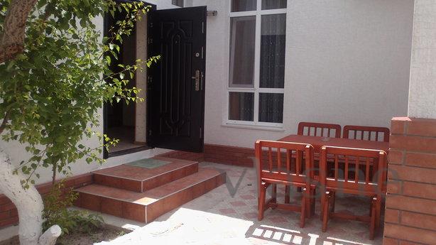 Rent 2-bedroom house with private courty, Yevpatoriya - apartment by the day