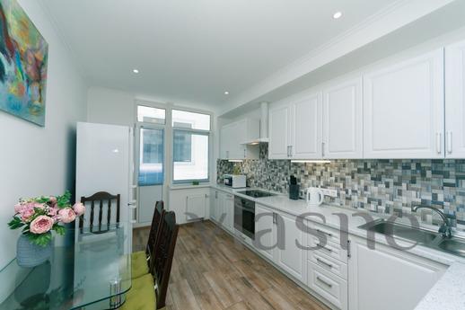 Modern Studio, Poznyaki,, Kyiv - apartment by the day