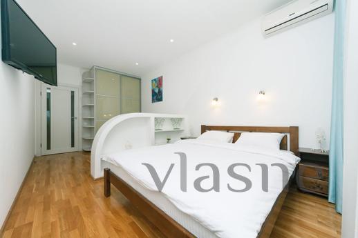 Modern Studio, Poznyaki,, Kyiv - apartment by the day