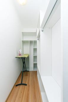 Modern Studio, Poznyaki,, Kyiv - apartment by the day