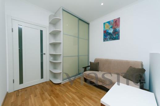 Modern Studio, Poznyaki,, Kyiv - apartment by the day