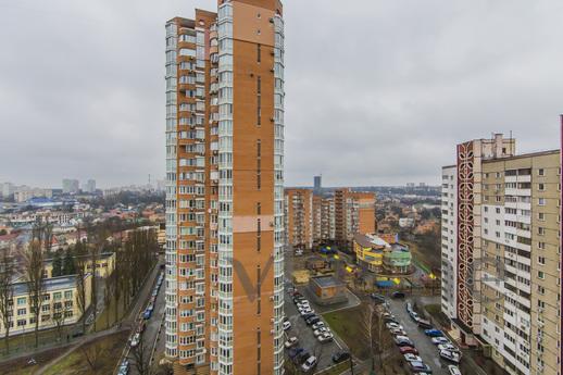 3-х комнатная возле метро Академгородок, Киев - квартира посуточно