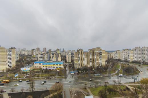 3-х комнатная возле метро Академгородок, Киев - квартира посуточно