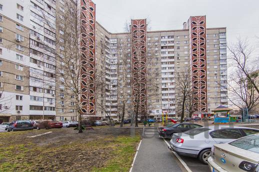 3-х комнатная возле метро Академгородок, Киев - квартира посуточно