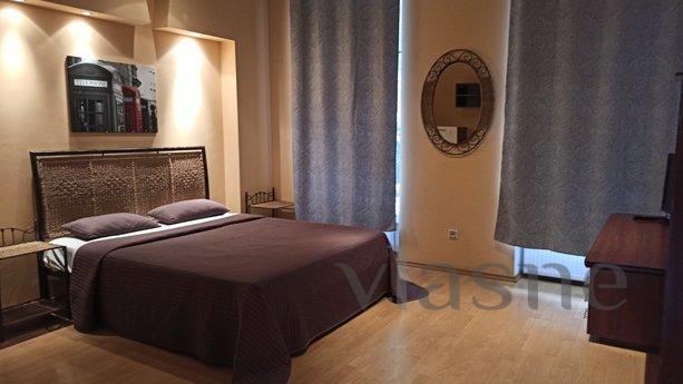 Center. 2 Bedrooms, Parking, Odessa - apartment by the day