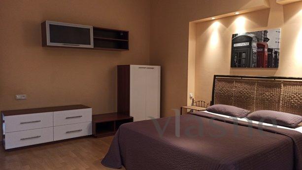 Center. 2 Bedrooms, Parking, Odessa - apartment by the day