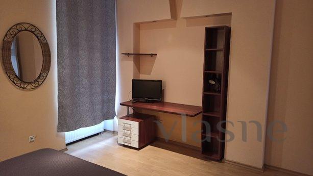 Center. 2 Bedrooms, Parking, Odessa - apartment by the day