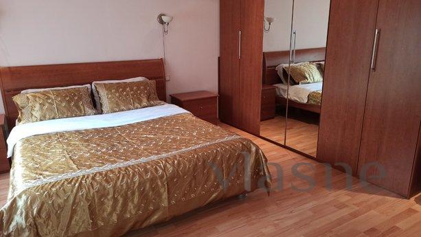 Center. 2 Bedrooms, Parking, Odessa - apartment by the day