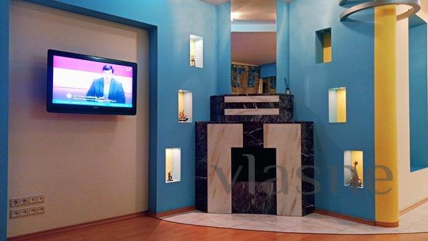 Center. 2 Bedrooms, Parking, Odessa - apartment by the day