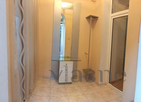 Center. 2 Bedrooms, Parking, Odessa - apartment by the day