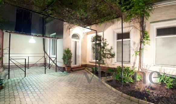Center. 2 Bedrooms, Parking, Odessa - apartment by the day
