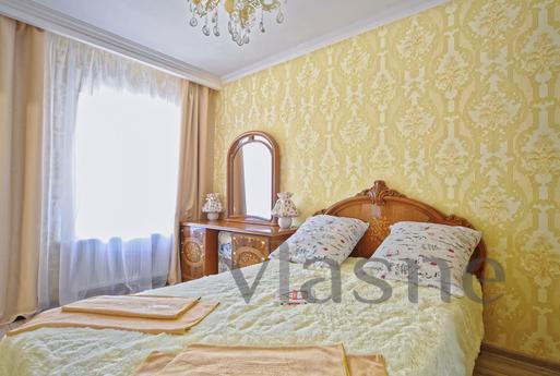 3 bedroom in the center with parking, Odessa - apartment by the day