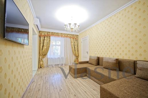 3 bedroom in the center with parking, Odessa - apartment by the day