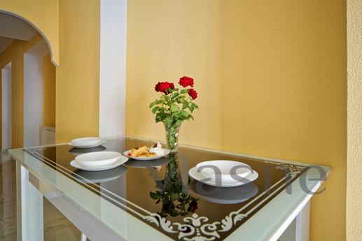 3 bedroom in the center with parking, Odessa - apartment by the day