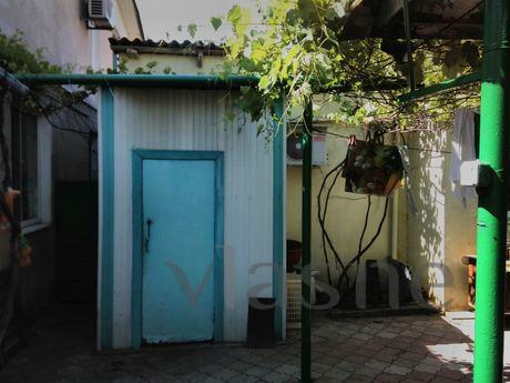 Valera is a separate residential outbuil, Odessa - apartment by the day