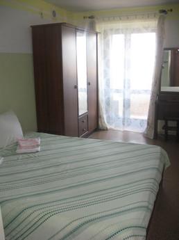 3-bedroom apartment (perhaps a bedroom), 2nd floor, center, 
