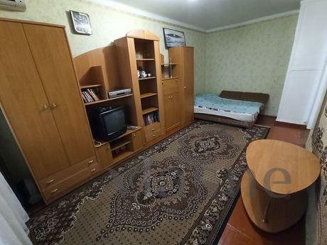 Rent 2-room apartment in Chernomorsk, on the street. Danchek