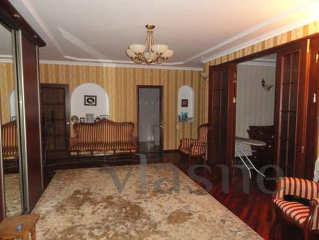 A cozy island, Kyiv - apartment by the day
