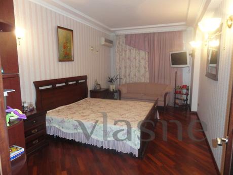 A cozy island, Kyiv - apartment by the day