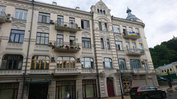 Впечатляющая квартира в центре, Киев - квартира посуточно