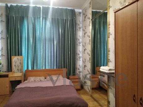 4 spacious bedrooms on the Bessarabian, Kyiv - apartment by the day