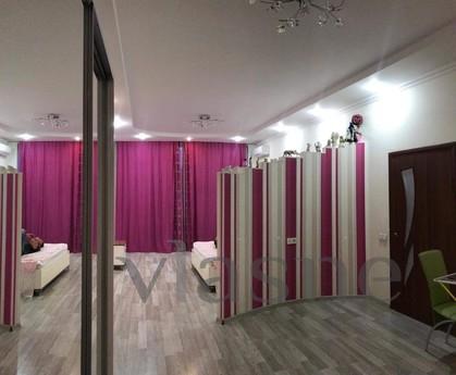 Spacious apartment by the sea in Odessa, Odessa - apartment by the day