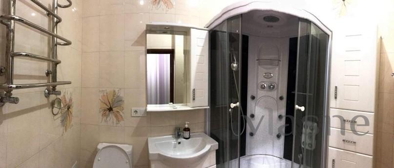 Spacious apartment by the sea in Odessa, Odessa - apartment by the day