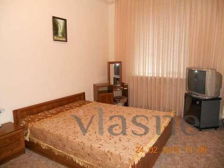 the apartment with parking in a center, Dnipro (Dnipropetrovsk) - apartment by the day