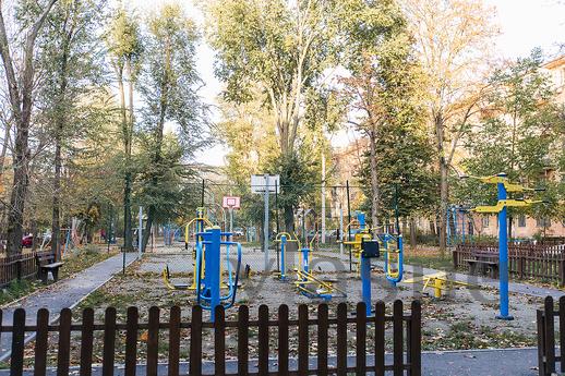 Сдам квартиру верх пр. А. Поля/Титова, Днепр (Днепропетровск) - квартира посуточно