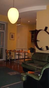 Cosy apartment in the center!, Kyiv - apartment by the day