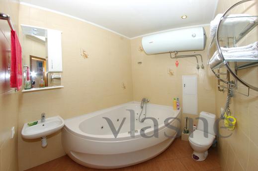 3-room suite. Center. Jacuzzi. Wi-Fi., Cherkasy - apartment by the day
