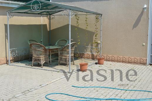 House close to the sea less than 1 km, Yevpatoriya - apartment by the day