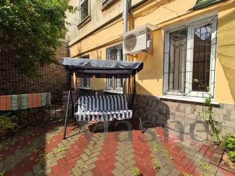 Large apartment in the center by the sea, Odessa - apartment by the day