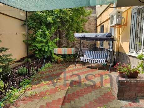 Large apartment in the center by the sea, Odessa - apartment by the day