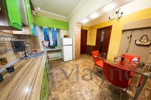 Large apartment in the center by the sea, Odessa - apartment by the day