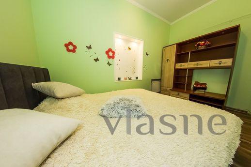 Large apartment in the center by the sea, Odessa - apartment by the day