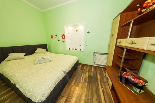 Large apartment in the center by the sea, Odessa - apartment by the day